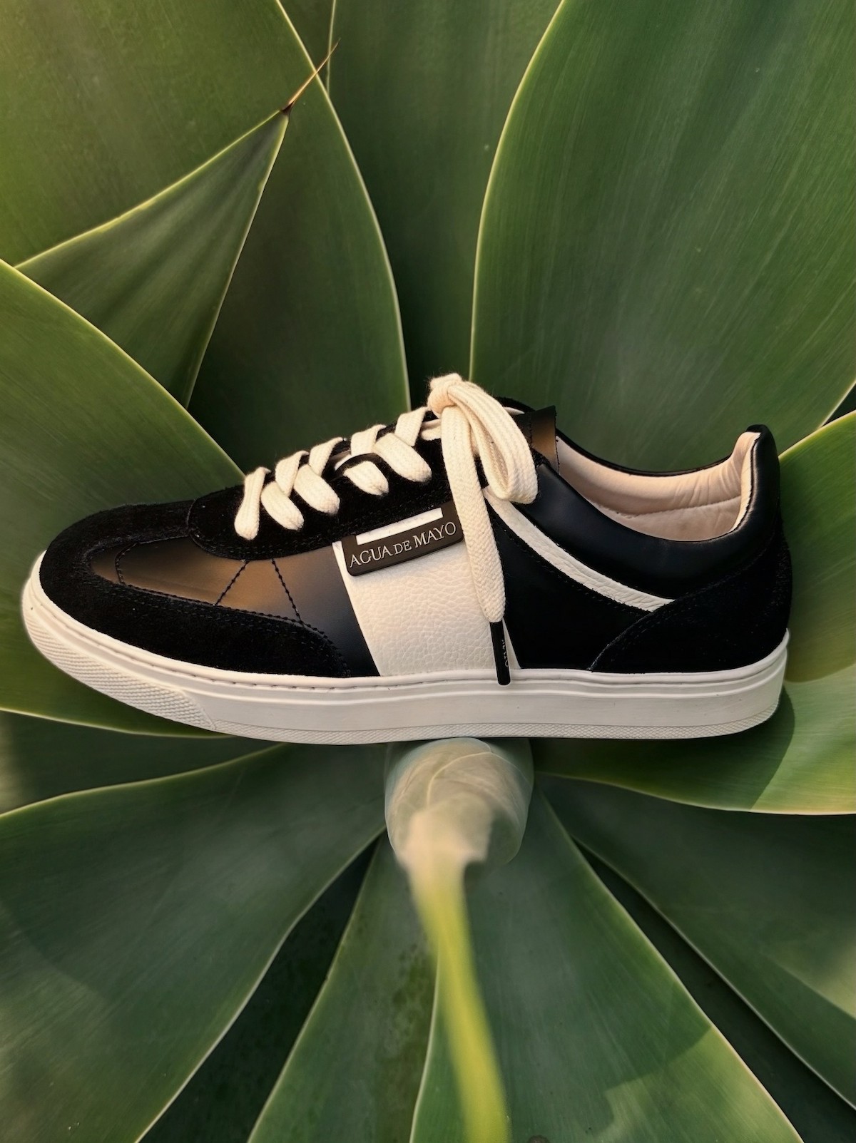 sneaker_trnis_negros_cuero_diseño_colombia