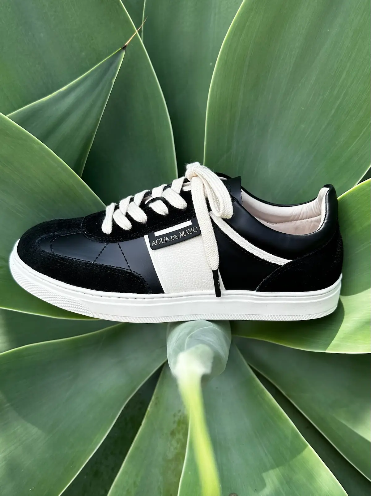 tenis_sneaker_cuero_diseño_colombia_negro_agua_de_mayo